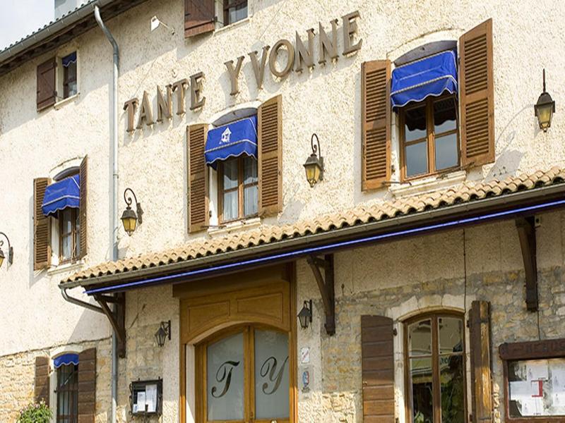 Logis Hotel Tante Yvonne & Son Restaurant Semi-Gastronomique - Lyon Nord Quincieux Exterior photo